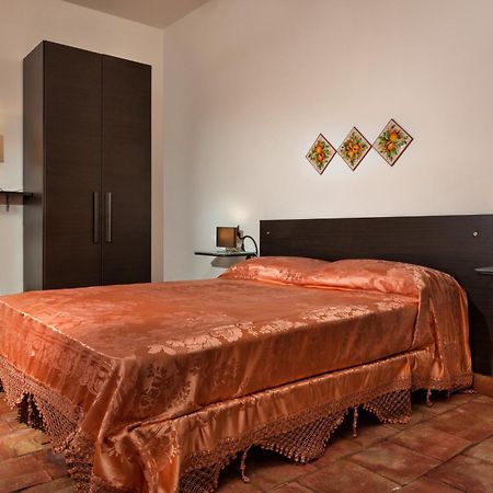 Nake Residenza Artistica Villa SantʼAlfio Dış mekan fotoğraf