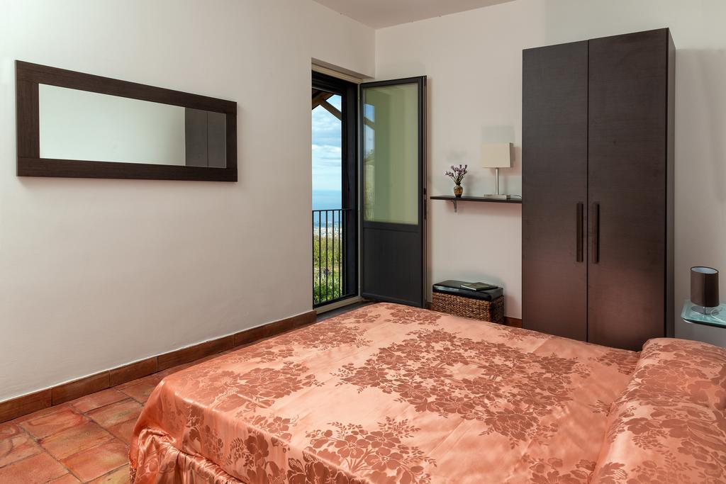 Nake Residenza Artistica Villa SantʼAlfio Oda fotoğraf