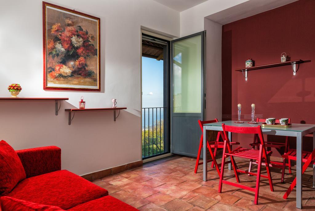 Nake Residenza Artistica Villa SantʼAlfio Oda fotoğraf