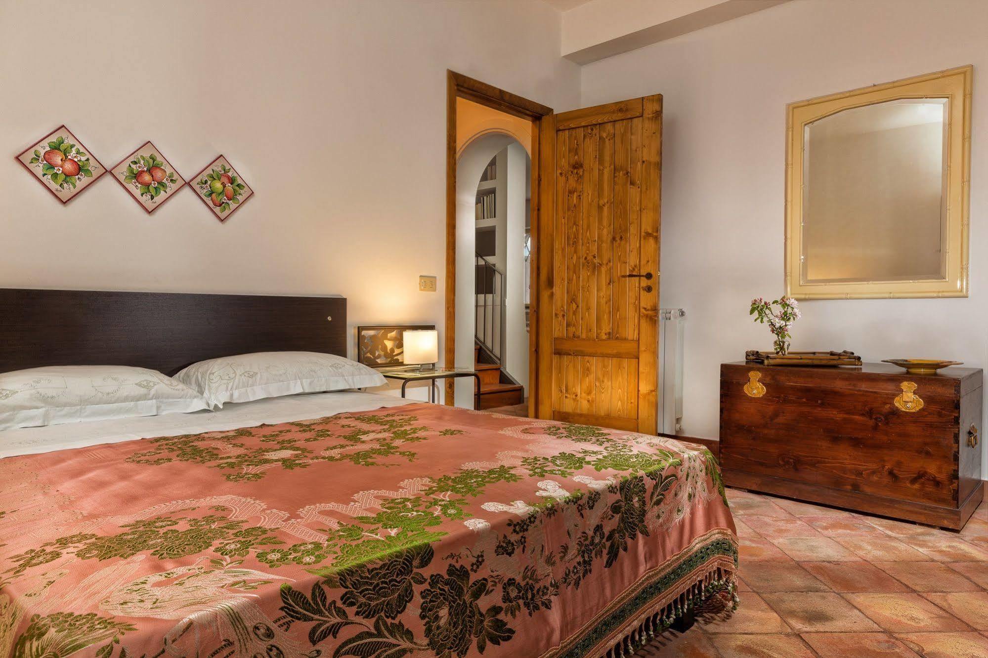 Nake Residenza Artistica Villa SantʼAlfio Dış mekan fotoğraf
