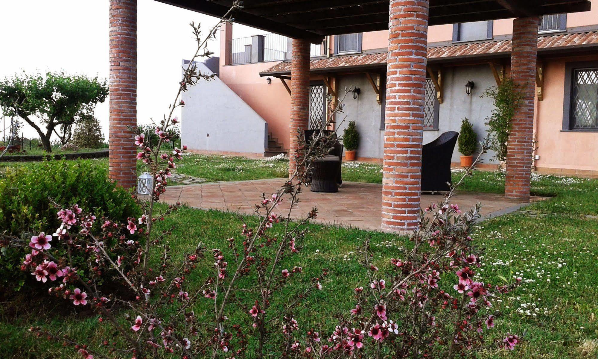 Nake Residenza Artistica Villa SantʼAlfio Dış mekan fotoğraf